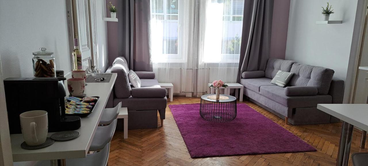 Sweet 16 Apartment In The Party District بودابست المظهر الخارجي الصورة