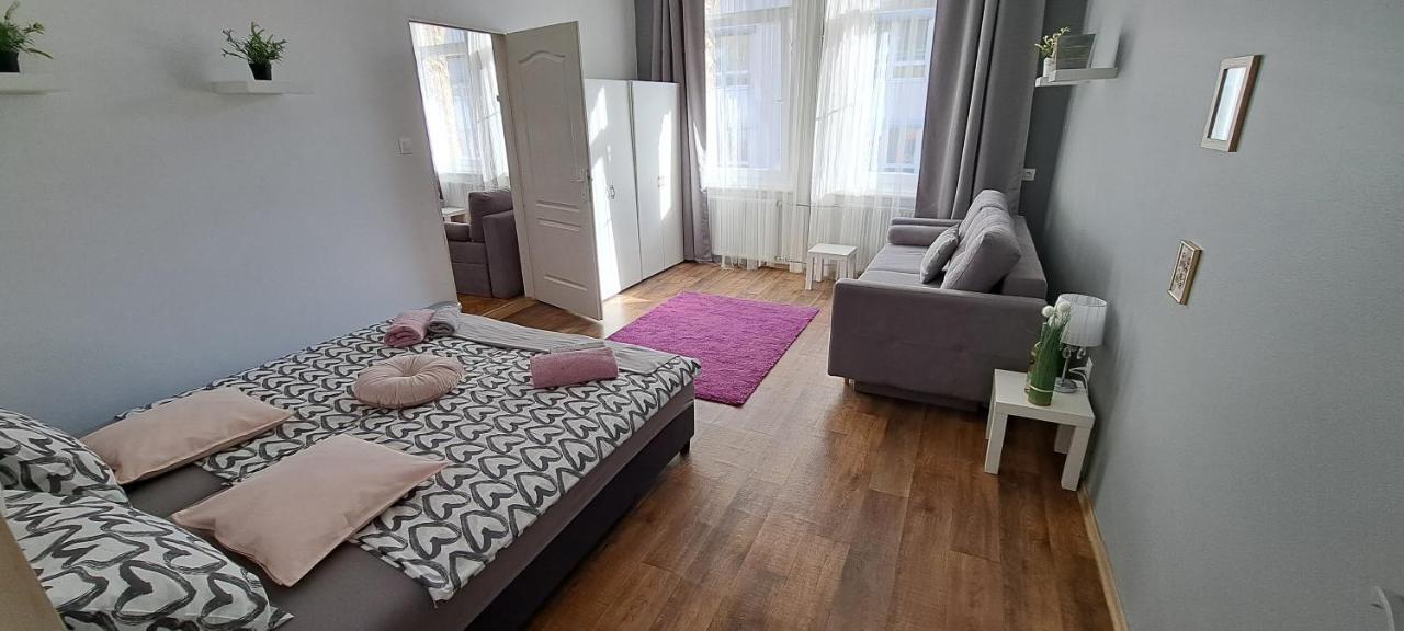 Sweet 16 Apartment In The Party District بودابست المظهر الخارجي الصورة