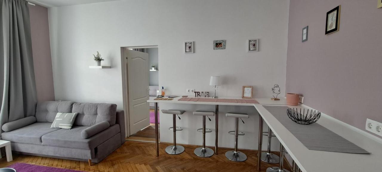 Sweet 16 Apartment In The Party District بودابست المظهر الخارجي الصورة